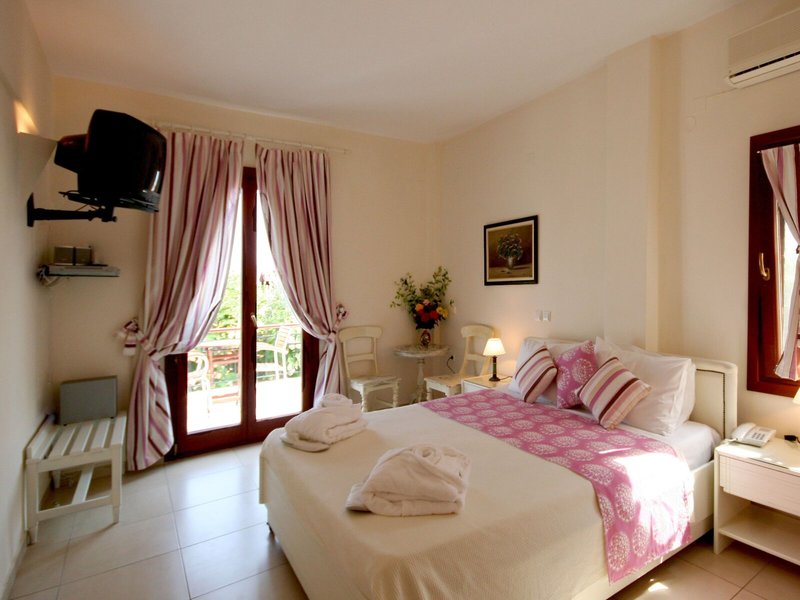 Clara Resort Hotel & Bungalow 24