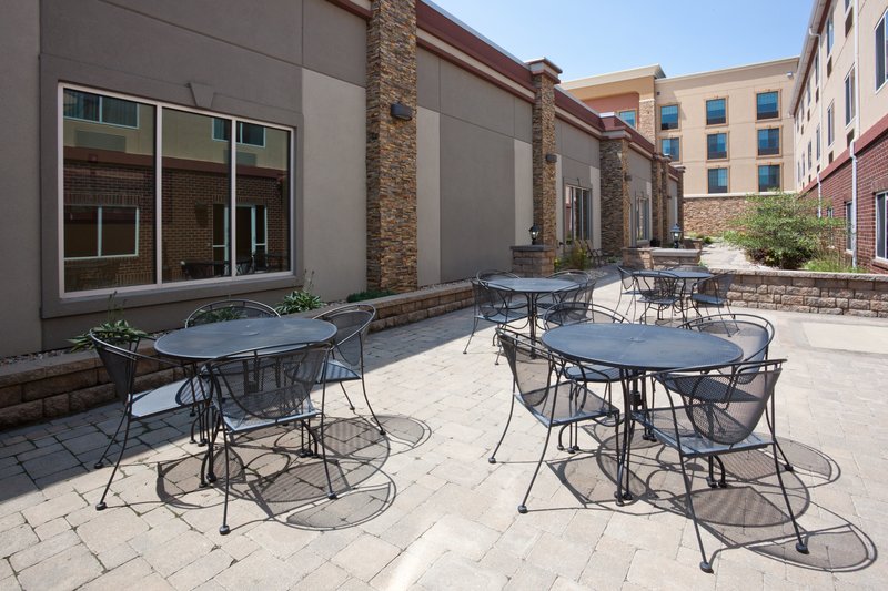 Holiday Inn Express & Suites Aberdeen 2 - Terrace
