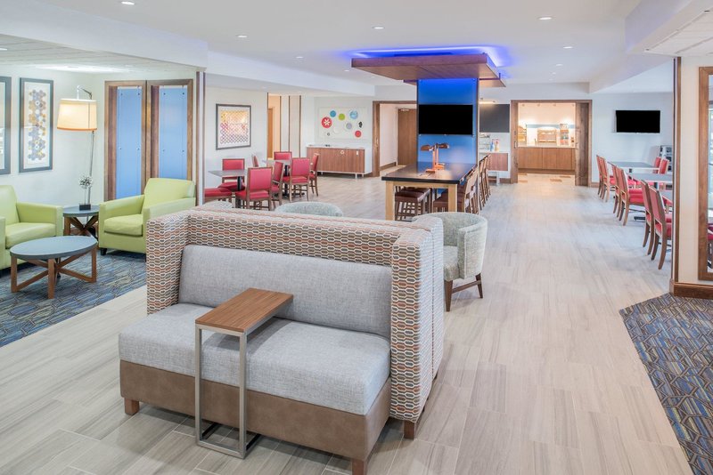Holiday Inn Express Hotel & Suites Bismarck