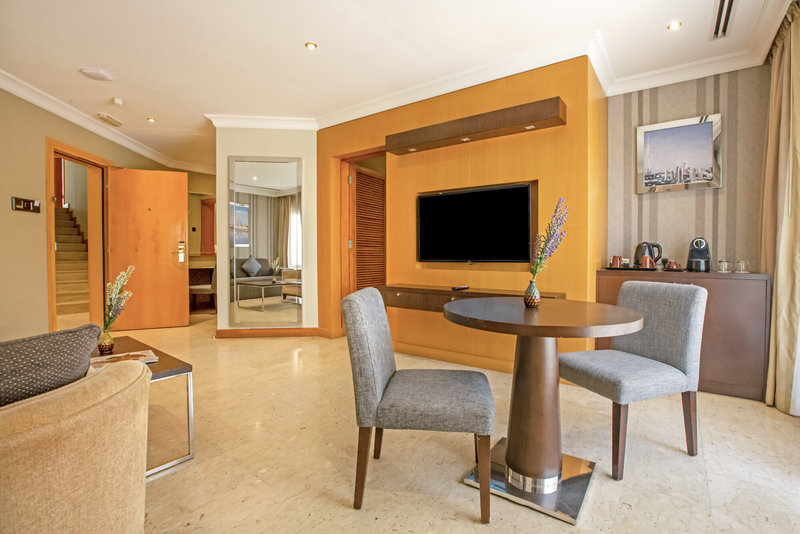 Dubai Marine Beach Resort and Spa 9