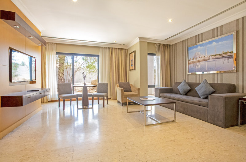 Dubai Marine Beach Resort and Spa 10