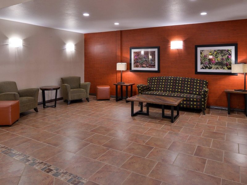 Holiday Inn Express & Suites Kingman 9 - Lounge / Lobby