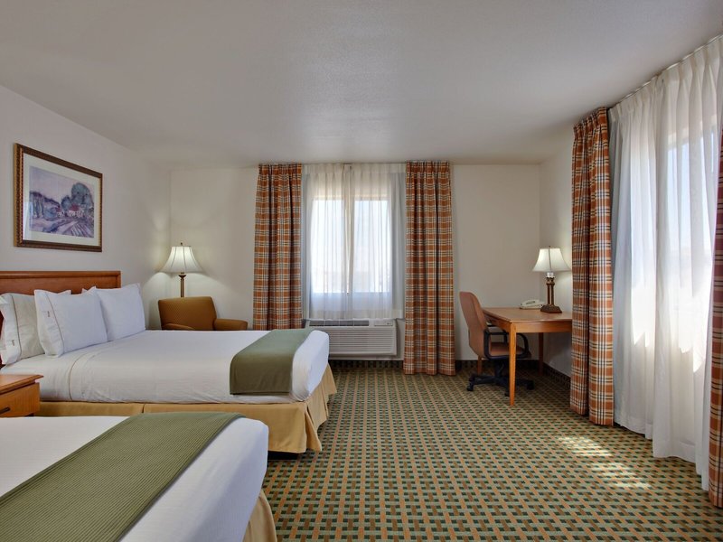 Holiday Inn Express & Suites Kingman 20 - Room Example