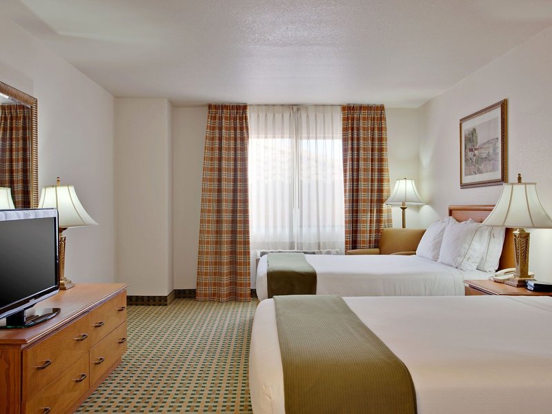 Holiday Inn Express & Suites Kingman 23 - Room Example