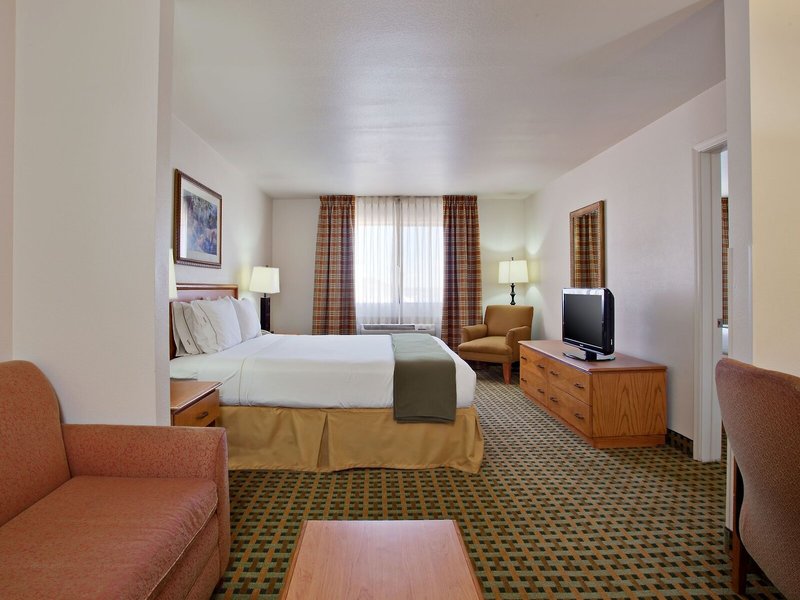 Holiday Inn Express & Suites Kingman 24 - Room Example