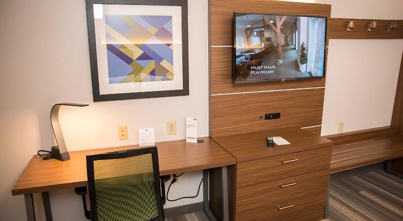 Holiday Inn Express & Suites Lexington-Downtown/University 2 - Room Example