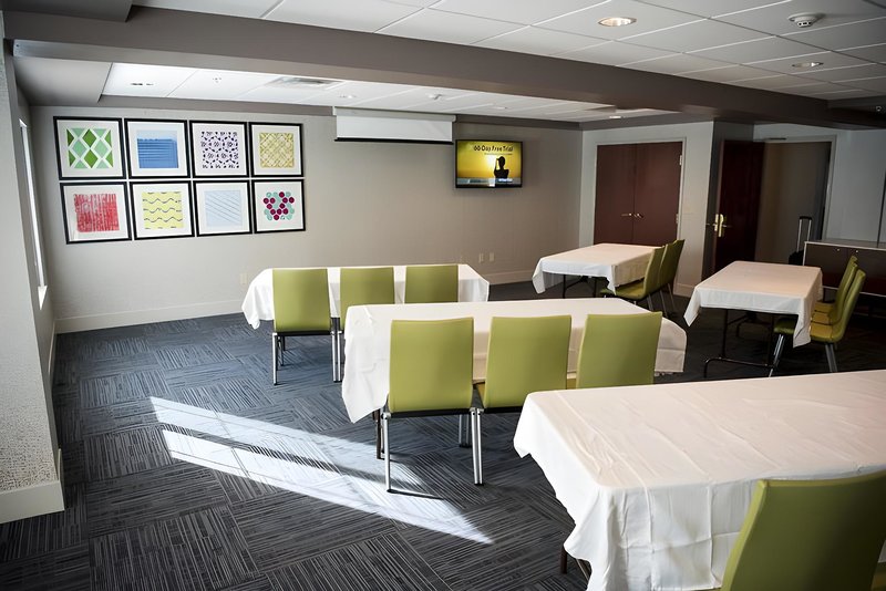 Holiday Inn Express & Suites Lexington-Downtown/University 4 - Room Example