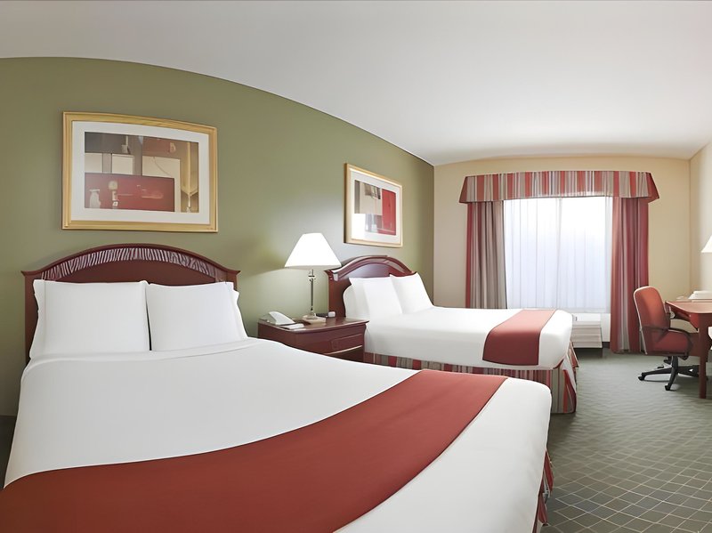 Holiday Inn Express & Suites Lexington-Downtown/University 5 - Room Example