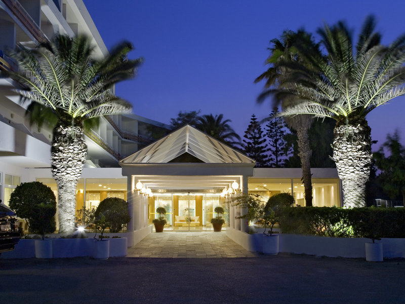 Eden Roc Resort Hotel & Bungalows 1