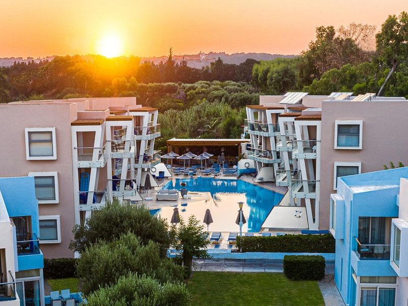 Eden Roc Resort Hotel & Bungalows 2