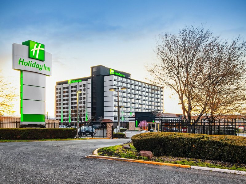 Ramada Plaza Newark Liberty International Airport 3 - Exterior
