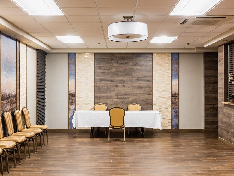 Ramada Plaza Newark Liberty International Airport 8 - Conference Room