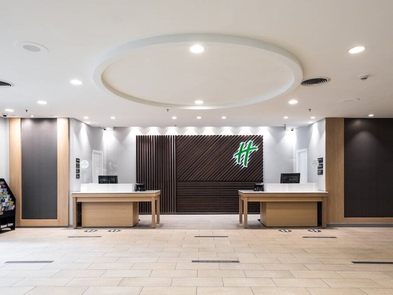 Ramada Plaza Newark Liberty International Airport 10 - Lounge / Lobby