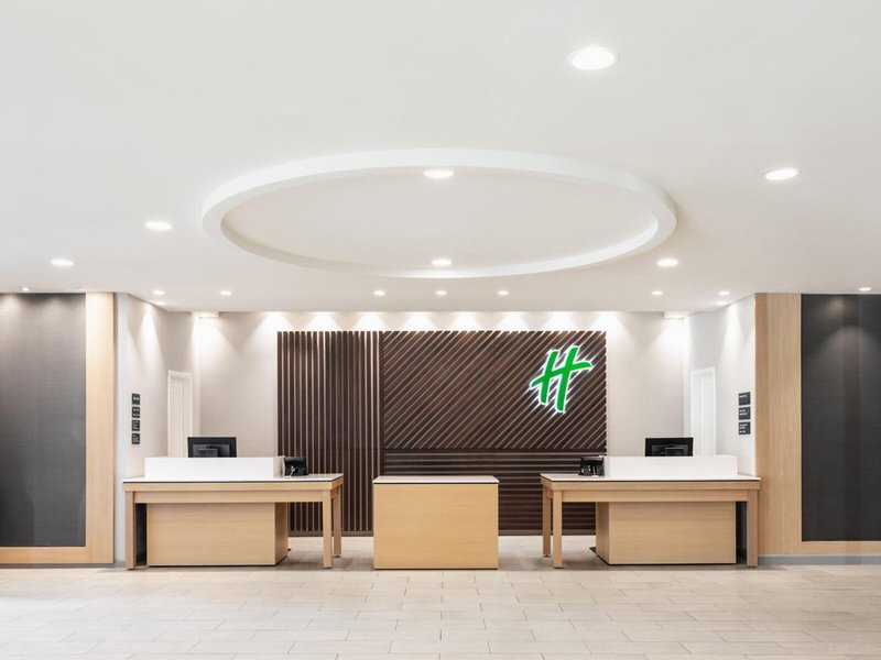 Ramada Plaza Newark Liberty International Airport 11 - Lounge / Lobby