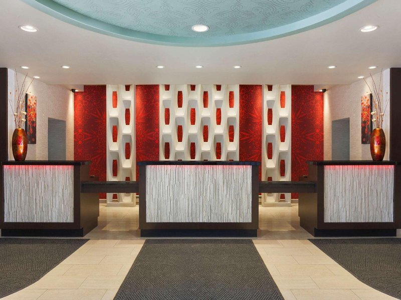 Ramada Plaza Newark Liberty International Airport 14 - Lounge / Lobby