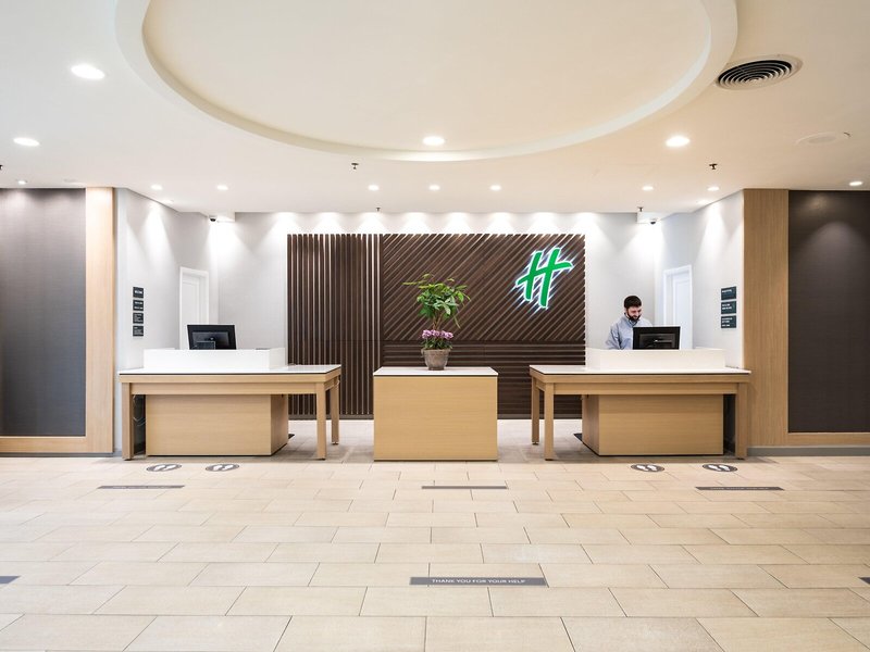 Ramada Plaza Newark Liberty International Airport 15 - Lounge / Lobby