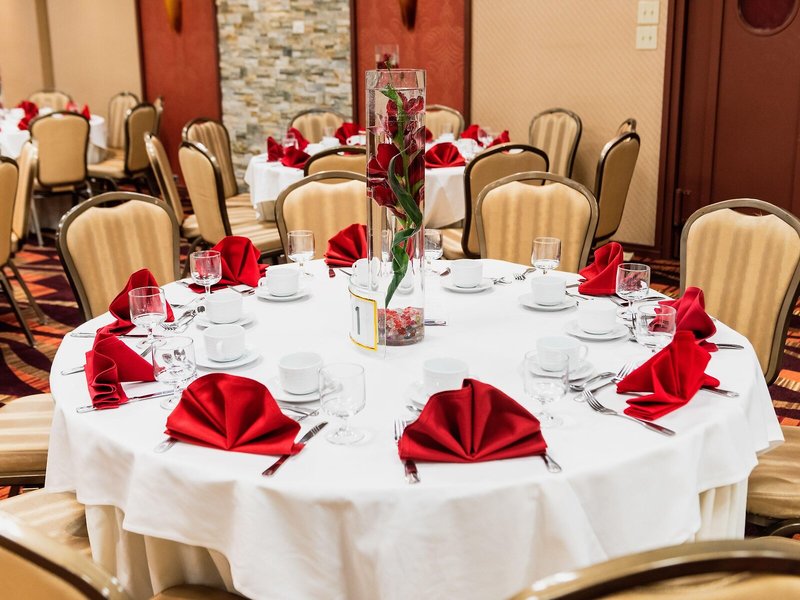 Ramada Plaza Newark Liberty International Airport 19 - Restaurant