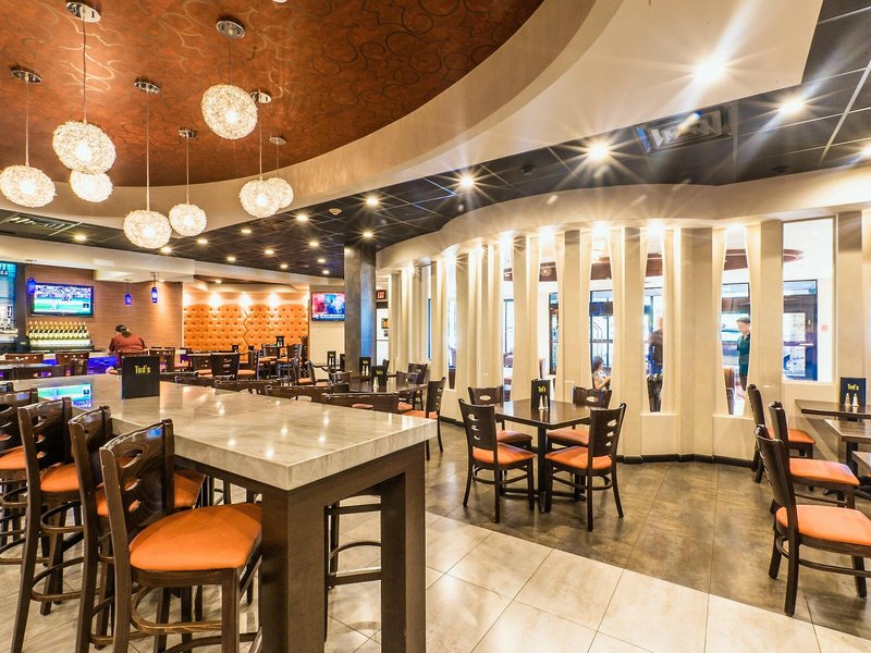 Ramada Plaza Newark Liberty International Airport 24 - Restaurant