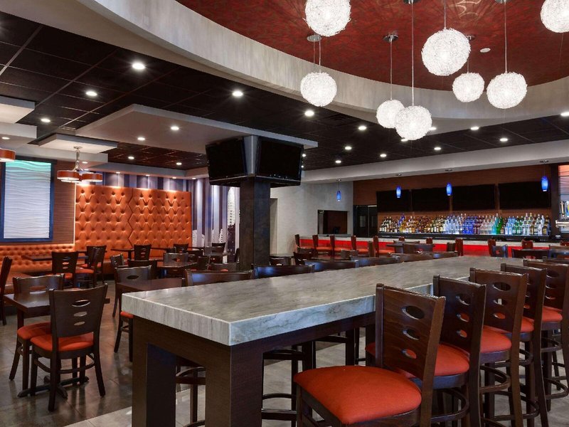 Ramada Plaza Newark Liberty International Airport 25 - Restaurant