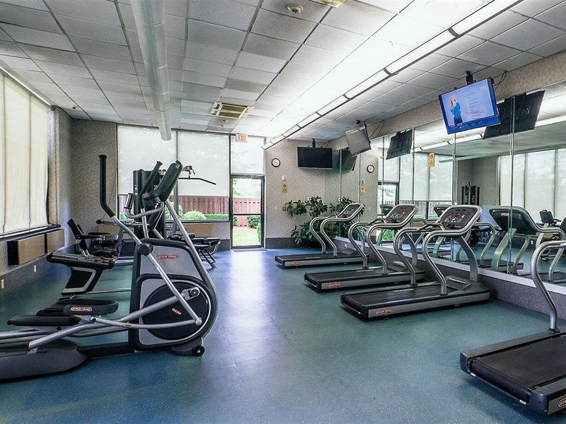 Ramada Plaza Newark Liberty International Airport 28 - Sports and leisure