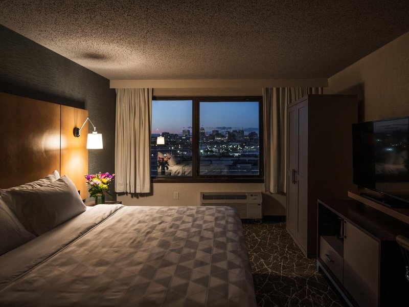 Ramada Plaza Newark Liberty International Airport 36 - Room Example