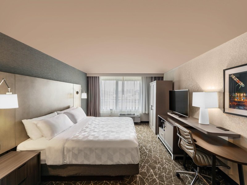 Ramada Plaza Newark Liberty International Airport 38 - Room Example