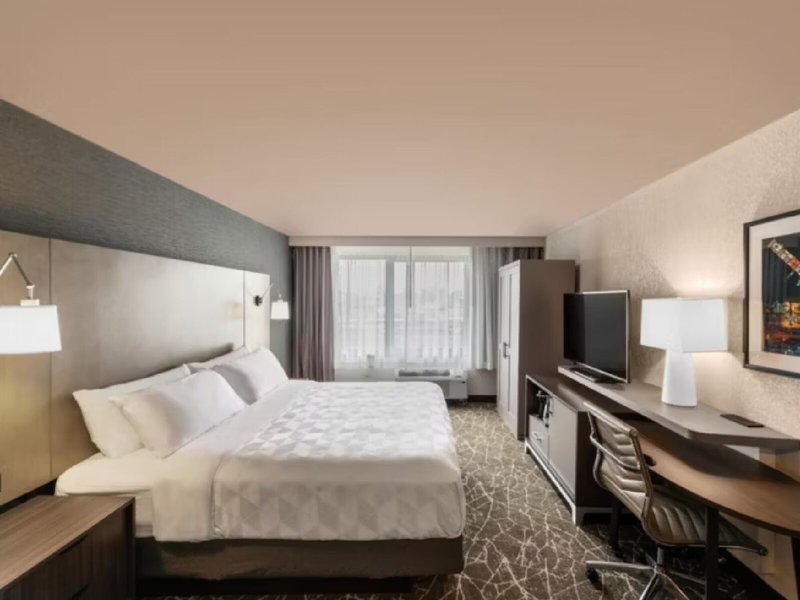 Ramada Plaza Newark Liberty International Airport 39 - Room Example
