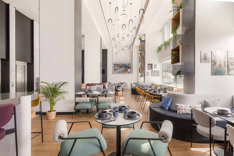 YOTEL Porto 8
