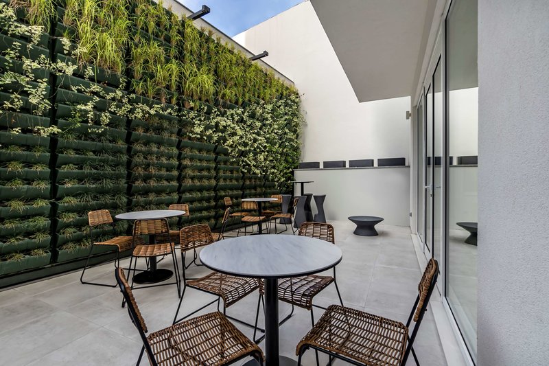 YOTEL Porto 11