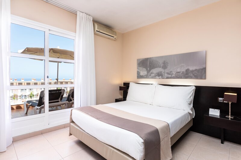 Hotel El Duque 17