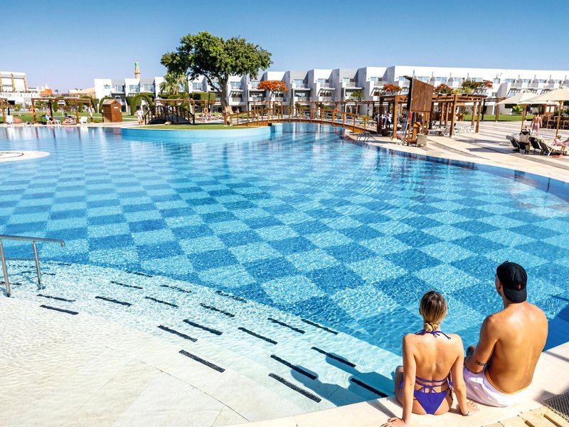 SUNRISE Crystal Bay Resort 10 - Outdoor Pool