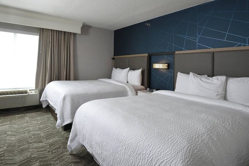 SpringHill Suites by Marriott Des Moines West 5 - Room Example