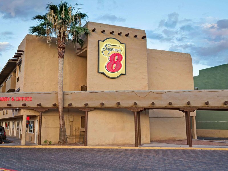 Super 8 by Wyndham Las Vegas North Strip/Fremont St. Area 2
