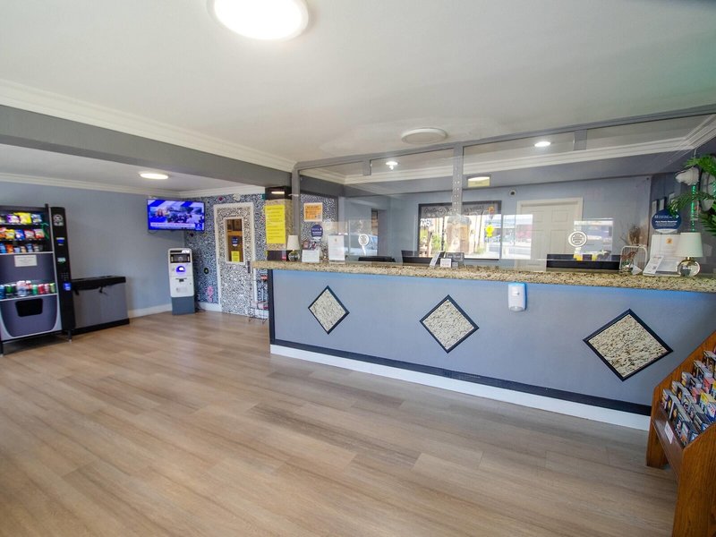 Super 8 by Wyndham Las Vegas North Strip/Fremont St. Area 7