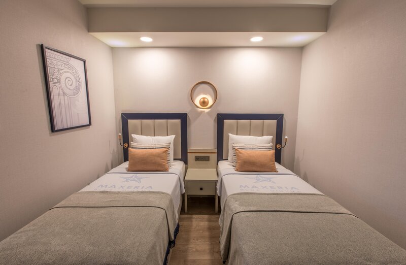 Maxeria Blue Didyma 82