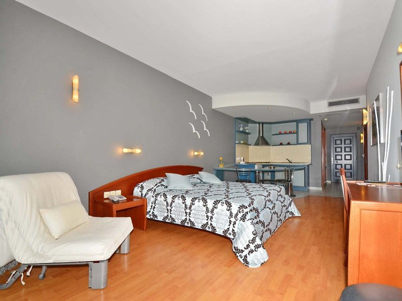 Evilion Sea & Sun Hotel 11