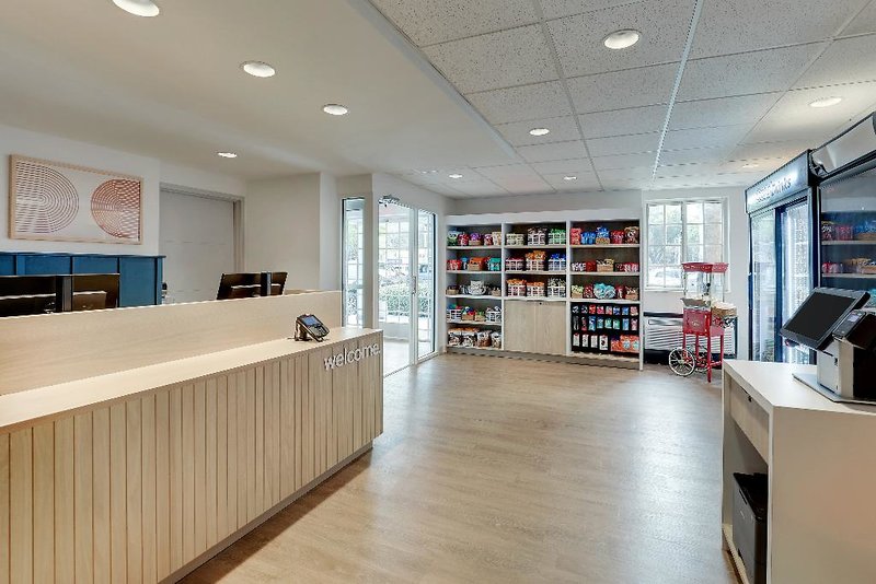 Candlewood Suites Miami Airport West