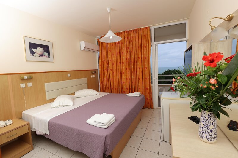 Eri Beach 81