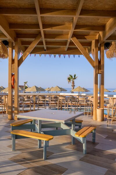 Eri Beach 81