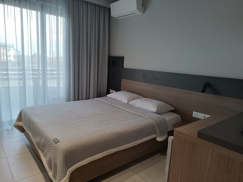 Elizabeth Queen Luxuxy Rooms 9 - Room Example