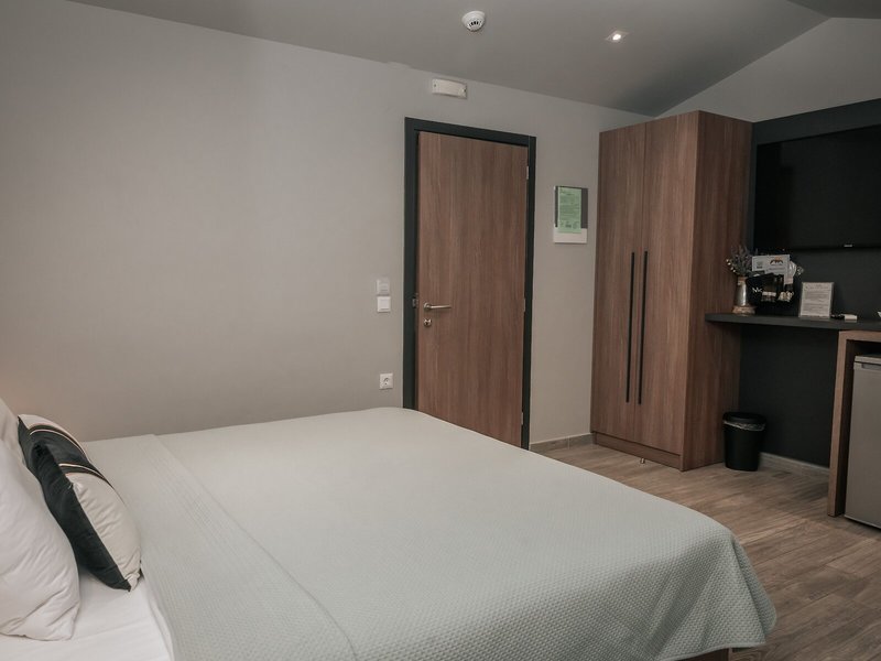 Elizabeth Queen Luxuxy Rooms 12 - Room Example