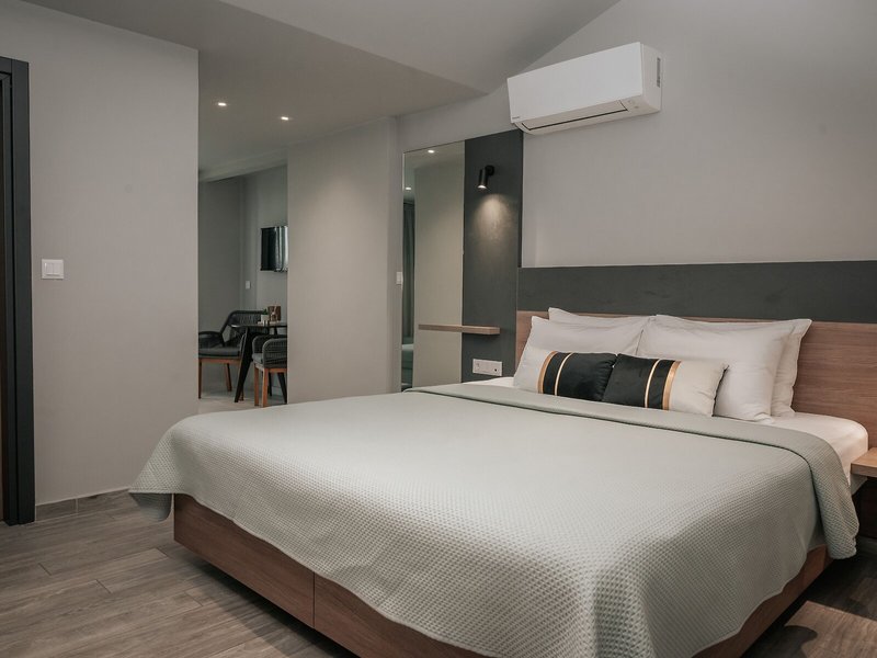 Elizabeth Queen Luxuxy Rooms 13 - Room Example