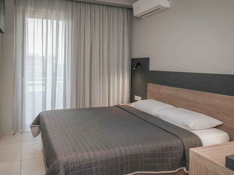 Elizabeth Queen Luxuxy Rooms 19 - Room Example