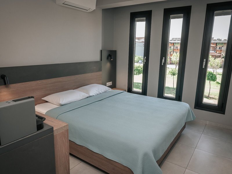 Elizabeth Queen Luxuxy Rooms 25 - Room Example