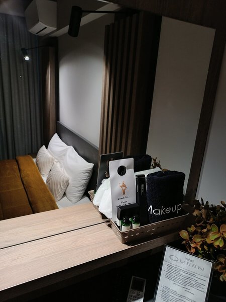 Elizabeth Queen Luxuxy Rooms 29 - Room Example