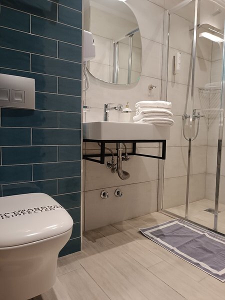 Elizabeth Queen Luxuxy Rooms 34 - Bathroom Example