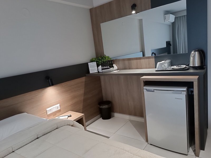 Elizabeth Queen Luxuxy Rooms 36 - Room Example