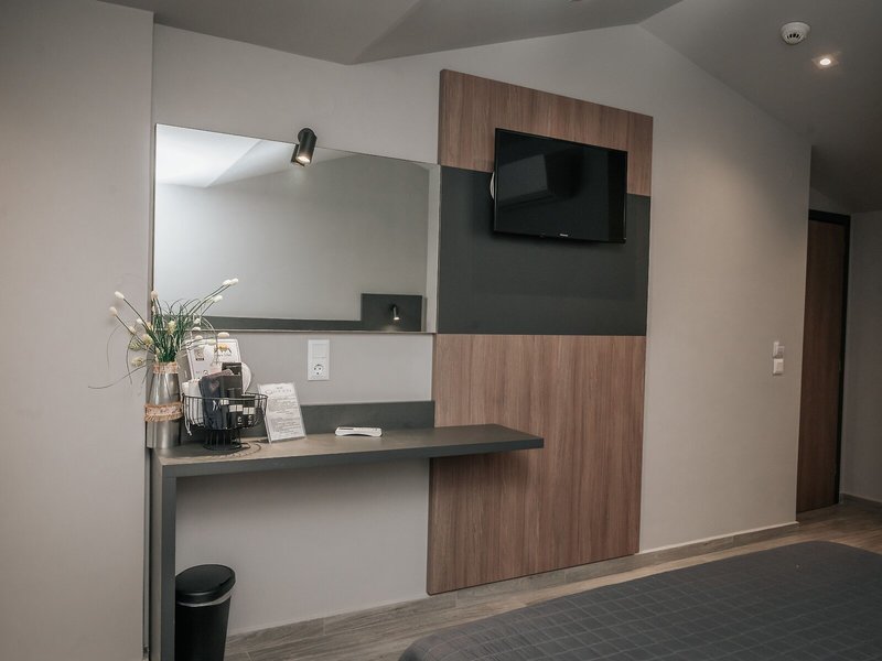 Elizabeth Queen Luxuxy Rooms 41 - Room Example