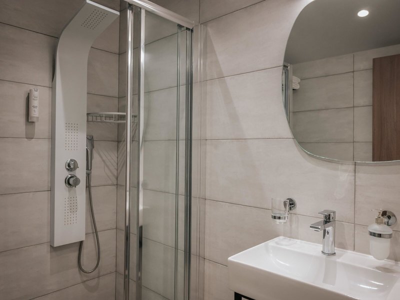 Elizabeth Queen Luxuxy Rooms 21