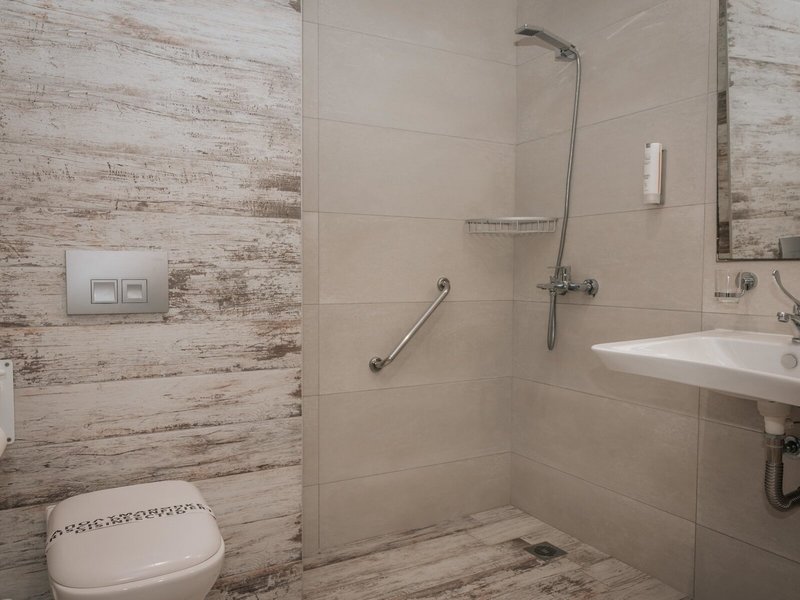 Elizabeth Queen Luxuxy Rooms 33